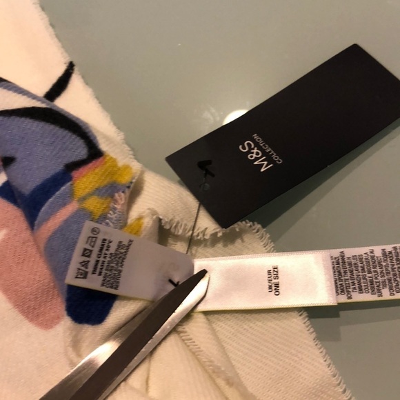 Marks and Spencer Scarf - Picture 5 of 7